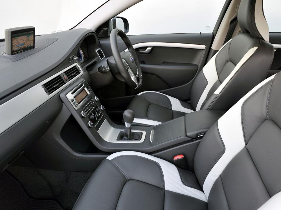  Volvo V70 R-Design 2009 года  (UK) (фото 2 из 15)